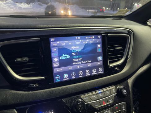 Used 2020 Chrysler Pacifica Touring-L Plus image 7