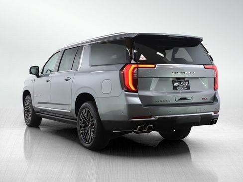 Used 2025 GMC Yukon XL Denali w/ Denali Reserve Package image 3