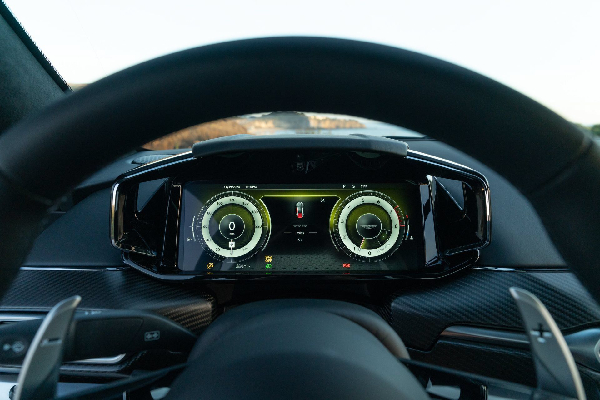 Used 2025 Aston Martin V8 Vantage Coupe RWD image 13