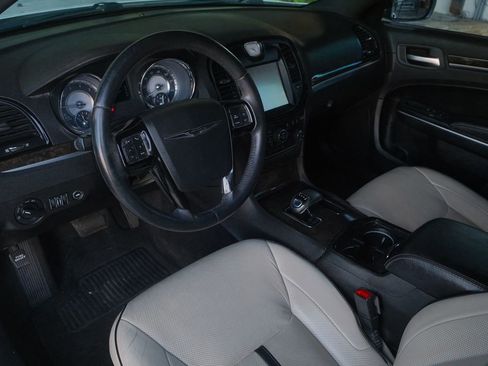 Used 2013 Chrysler 300 Motown image 41