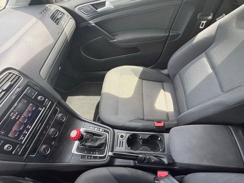 Used 2019 Volkswagen Golf S image 32