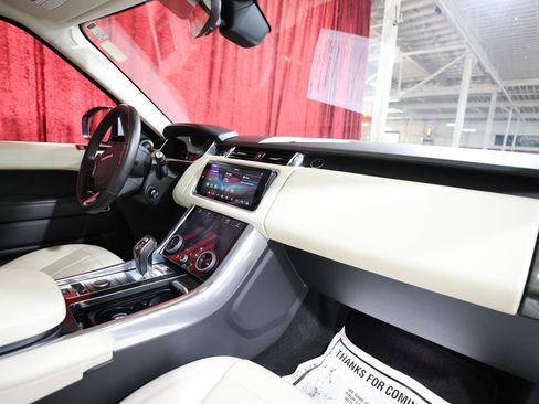Used 2019 Land Rover Range Rover Sport HSE AWD/4WD image 25