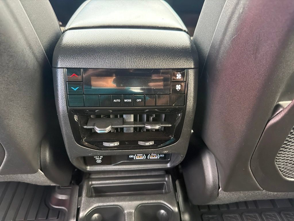 Used 2025 Jeep Grand Cherokee L Laredo AWD/4WD image 17