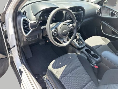 Used 2023 Kia Soul LX w/ LX Technology Package FWD image 8