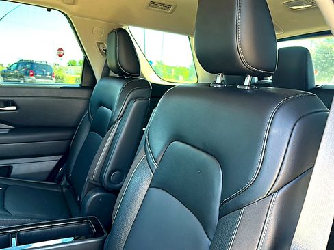 Used 2024 Nissan Pathfinder SL w/ SL Premium Package FWD image 20