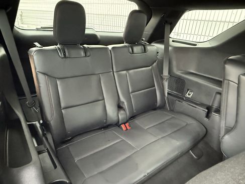 Used 2025 Ford Explorer ST-Line w/ Premium Package image 7