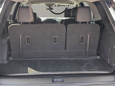 Used 2021 Chevrolet Traverse LT image 12