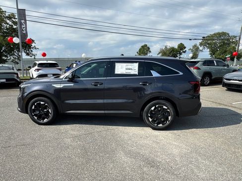 Certified 2025 Kia Sorento S w/ Panoramic Sunroof Package FWD image 6