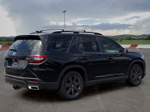 Used 2025 Honda Pilot Sport image 3