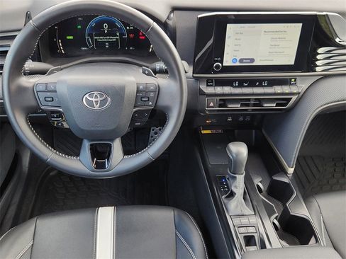 Used 2025 Toyota Camry SE image 26