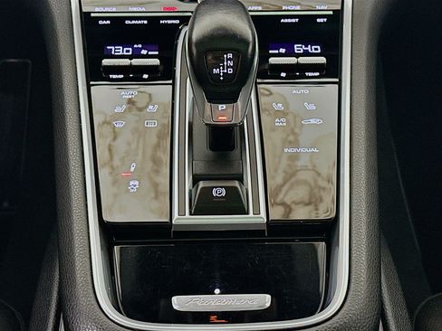 Used 2018 Porsche Panamera 4 image 14