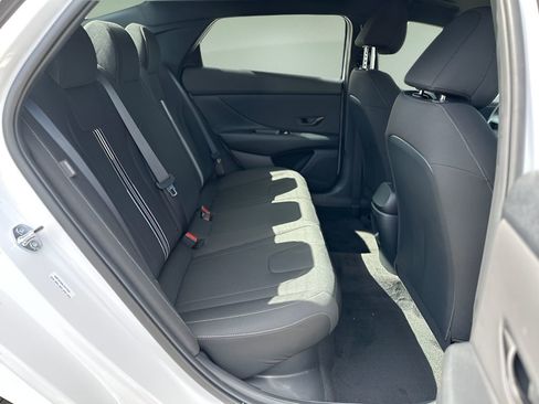 New 2025 Hyundai Elantra SEL image 23