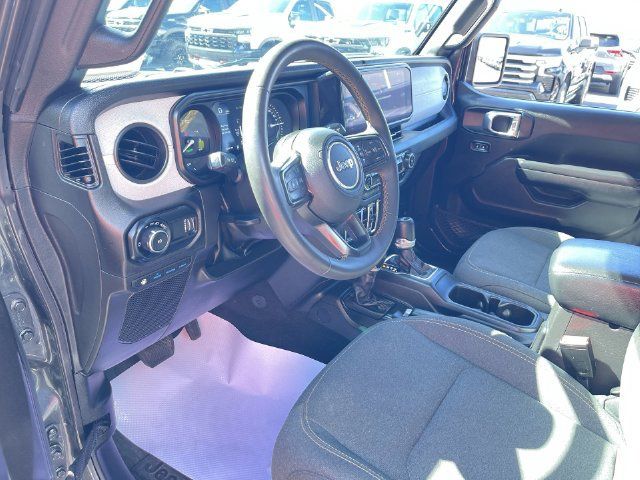 Used 2024 Jeep Wrangler Unlimited w/ Convenience Group AWD/4WD image 10