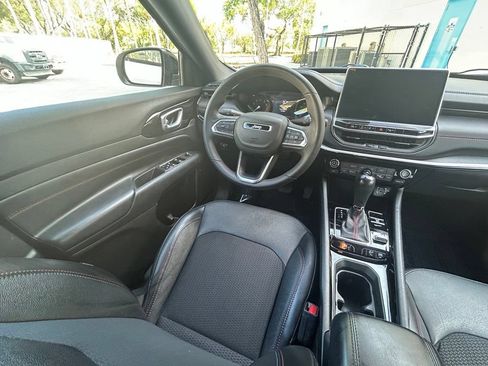 Used 2023 Jeep Compass Trailhawk AWD/4WD image 9