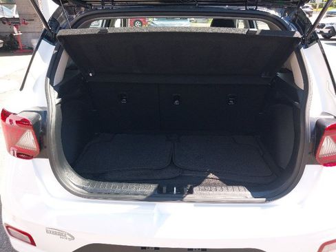 Used 2023 Hyundai Venue Limited FWD image 15