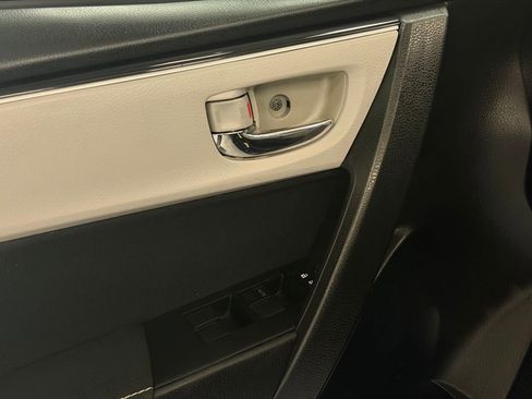 Used 2018 Toyota Corolla LE FWD image 14