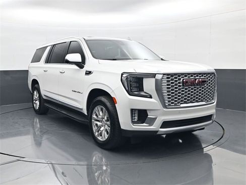 Used 2021 GMC Yukon XL Denali image 3