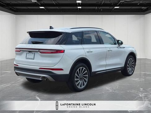 Certified 2026 Lincoln Corsair Reserve w/ Rear Removable Package Tray AWD/4WD image 5