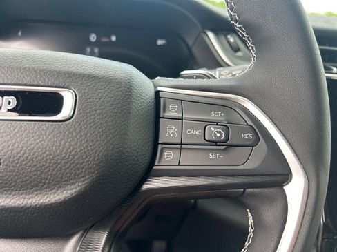 New 2025 Jeep Grand Cherokee 4WD image 15