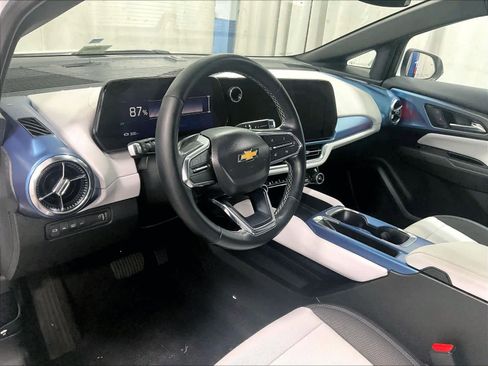 Used 2025 Chevrolet Equinox EV LT image 8