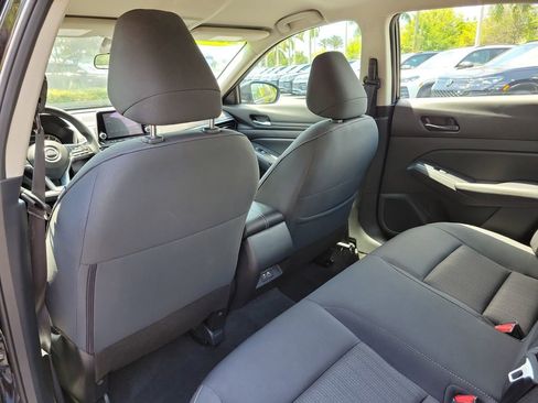 Used 2025 Nissan Altima 2.5 SV FWD image 10