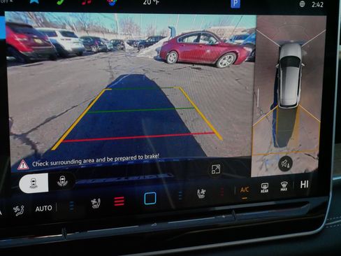 Certified 2025 Volkswagen Tiguan SEL R-Line image 31