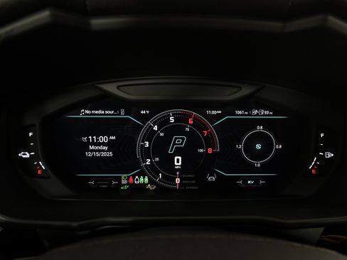 Used 2025 Lamborghini Urus SE image 18