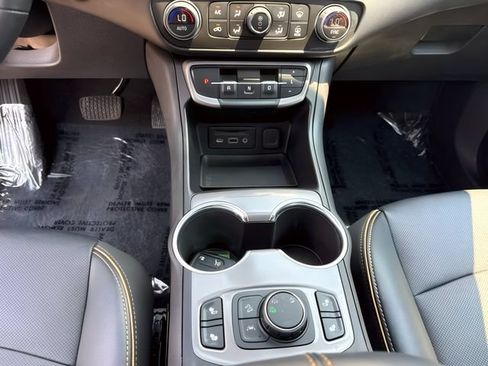Used 2024 GMC Terrain AT4 AWD/4WD image 30