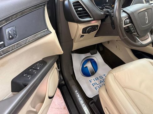 Used 2019 Lincoln Nautilus Select image 12