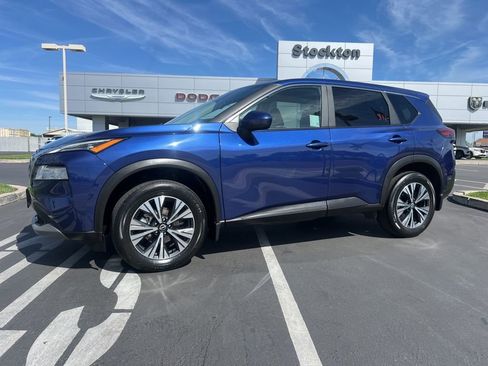 Used 2023 Nissan Rogue SV image 1