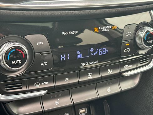 Used 2020 Hyundai Santa Fe SEL w/ Convenience + Premium Package image 17