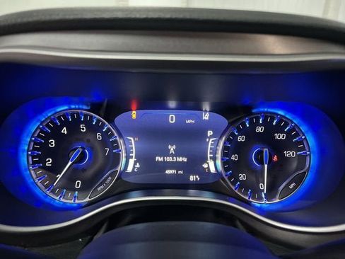 Used 2023 Chrysler Pacifica Touring-L w/ Uconnect Theater Family Group AWD/4WD image 12