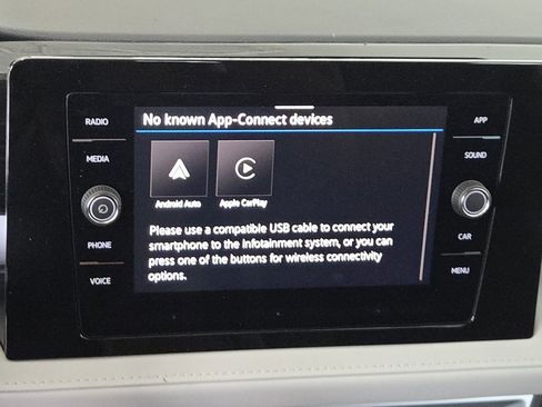 New 2026 Volkswagen Taos SE image 13