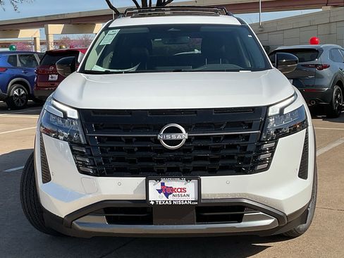 New 2026 Nissan Pathfinder SL image 3