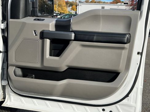 Used 2016 Ford F150 XLT image 9