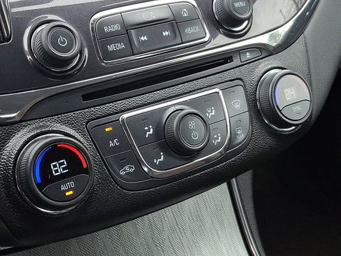 Used 2015 Chevrolet Impala LT image 14