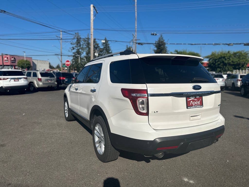 Used 2014 Ford Explorer XLT w/ Equipment Group 201A AWD/4WD image 9