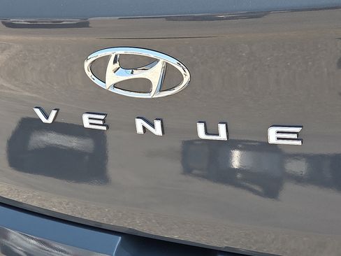 Used 2025 Hyundai Venue SEL FWD image 8