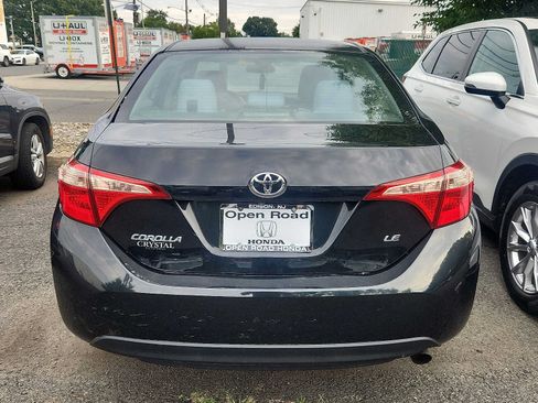 Used 2018 Toyota Corolla LE w/ Carpet Mat Package (TMS) FWD image 2