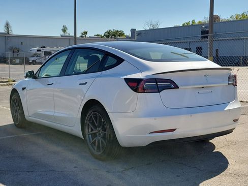 Used 2021 Tesla Model 3 Standard Range Plus image 6