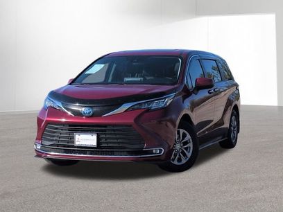 Used 2022 Toyota Sienna XLE