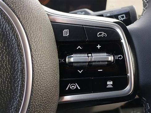 Used 2025 Kia Sorento S image 21
