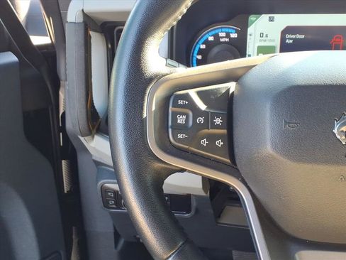 Used 2023 Ford Bronco Badlands image 16