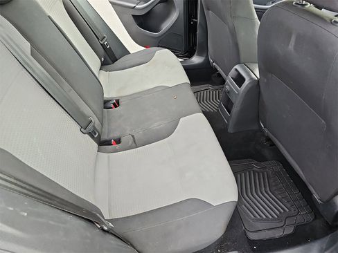 Used 2017 Volkswagen Jetta S image 11