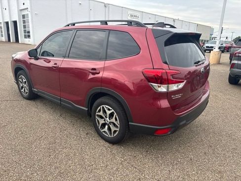 Used 2024 Subaru Forester Premium AWD/4WD image 4