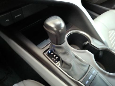 Used 2022 Toyota Camry SE image 43