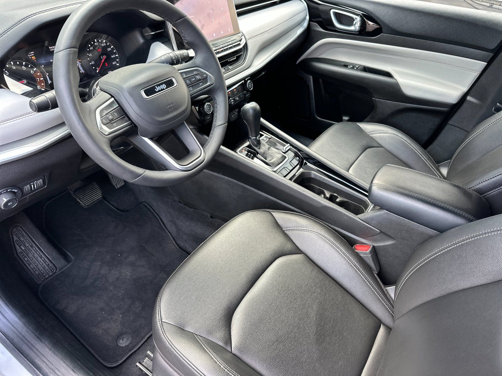 Used 2025 Jeep Compass Limited AWD/4WD image 9