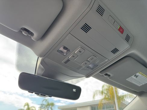 Used 2025 Volkswagen Jetta SE image 30