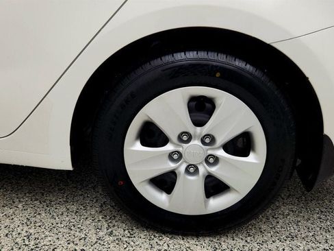 Used 2017 Kia Forte LX FWD image 9