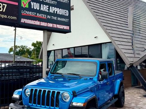 Used 2022 Jeep Gladiator Sport AWD/4WD image 3